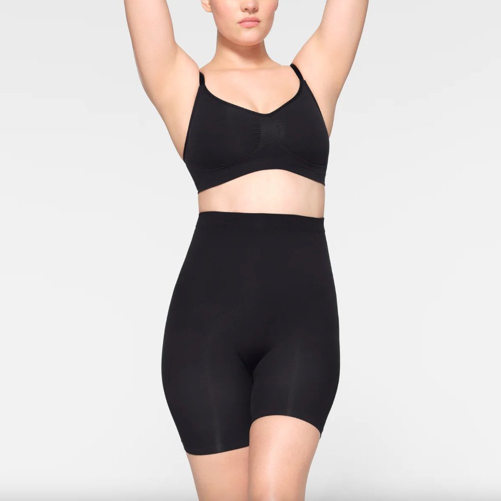 SKIMS Seamless Sculpt Mid-Thigh Short in Onyx (Size XL)